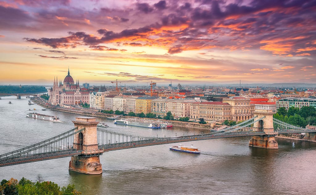 Chain Brige, Danube and Parliament building